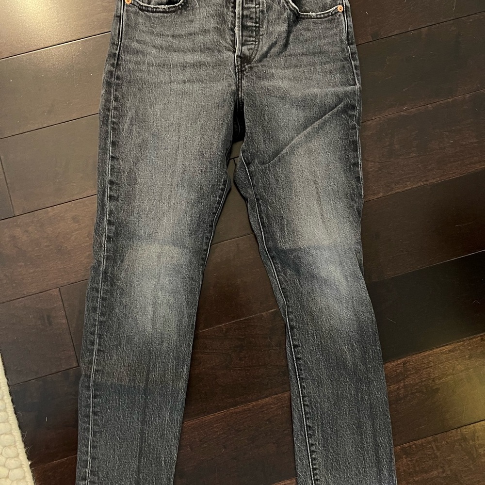Levi's Women's Dark Gray Straight Jeans